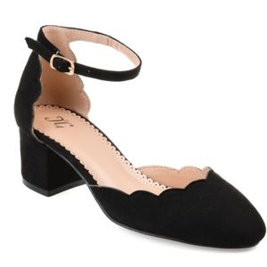 Journee collection scalloped heel